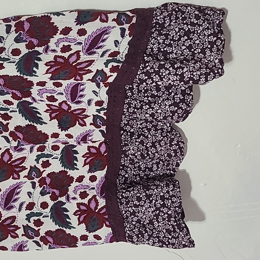 Beautiful Floral Purple and White Women's Top - Picture 2 of 6
